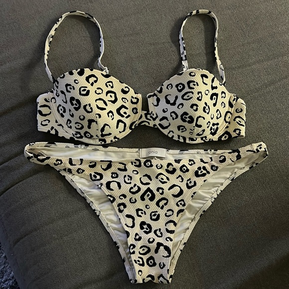 Onia Other - Onia women’s white & black leopard underwire bikini. Size M